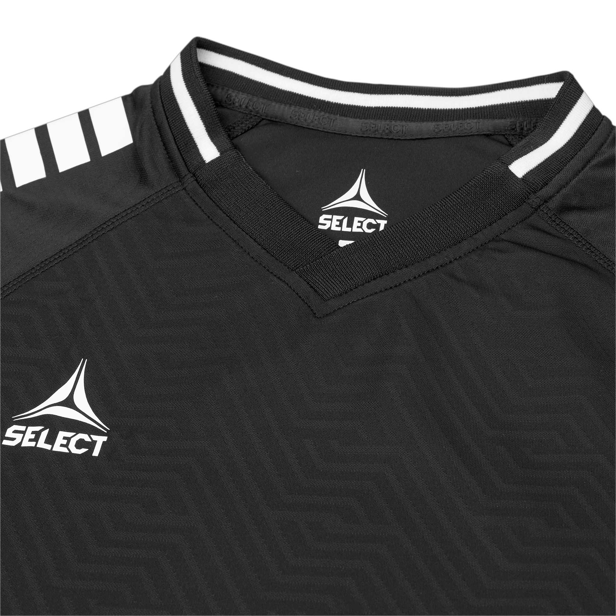 Nærbillede af sort Player shirt S/S Monaco v24, Match & Training wear, hvid V-halskant, skulderstriber og logo