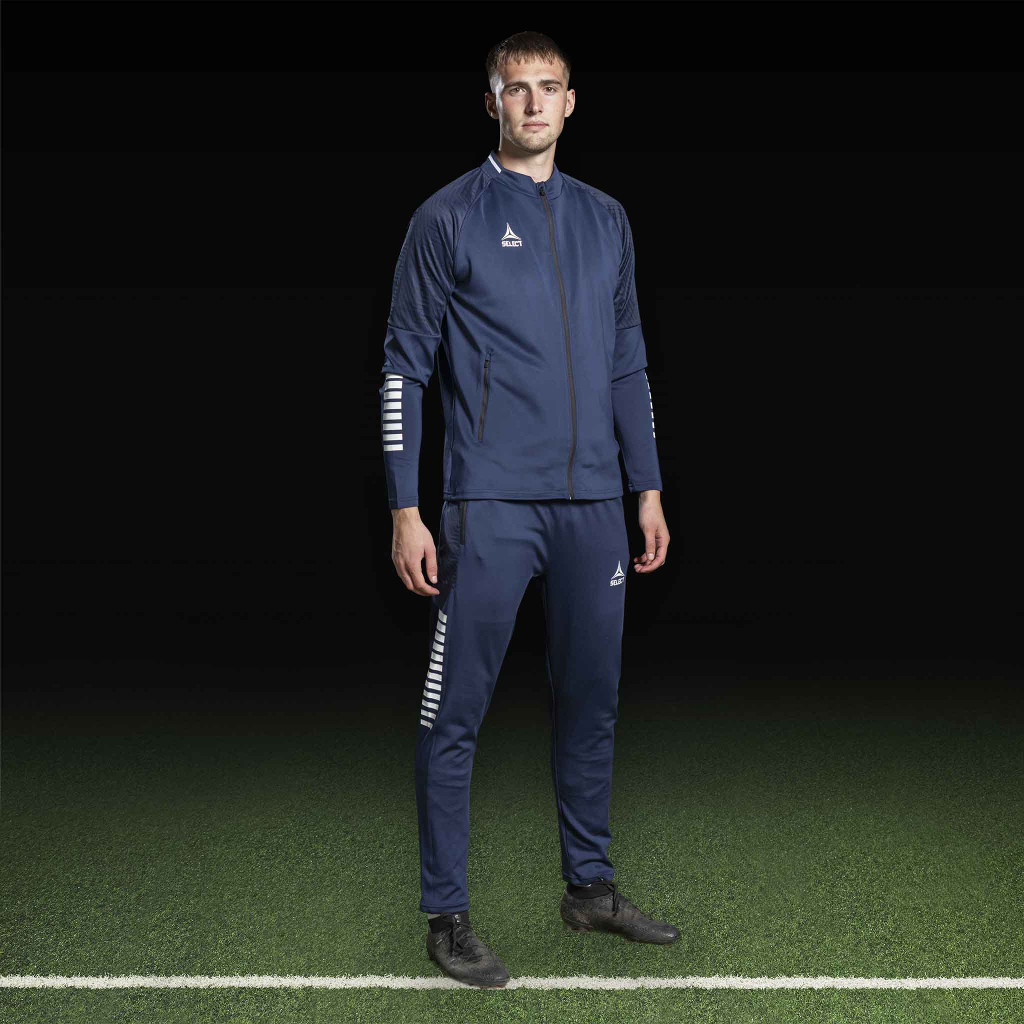 Mandlig fodboldspiller i navy-hvid Zip jakke & Træningsbukser slim fit Monaco v24, Kamp- & Træningstøj, set forfra