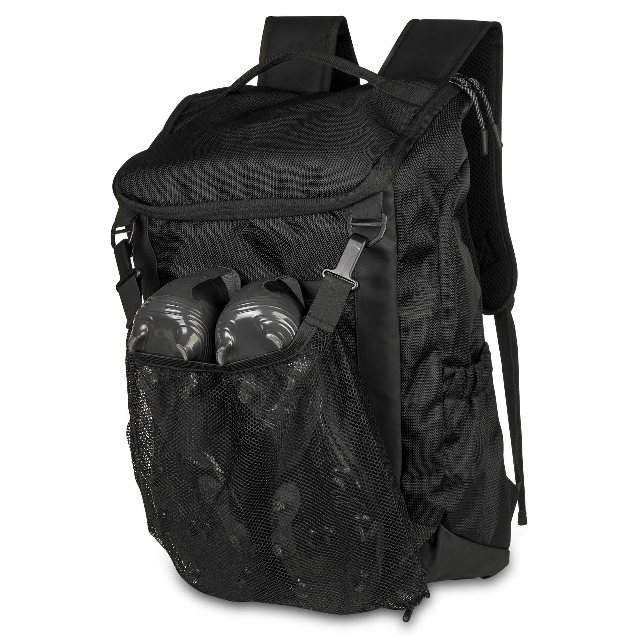 Forfra af sort Backpack Net v25 sportstaske med netlomme, der holder fodboldstøvler.