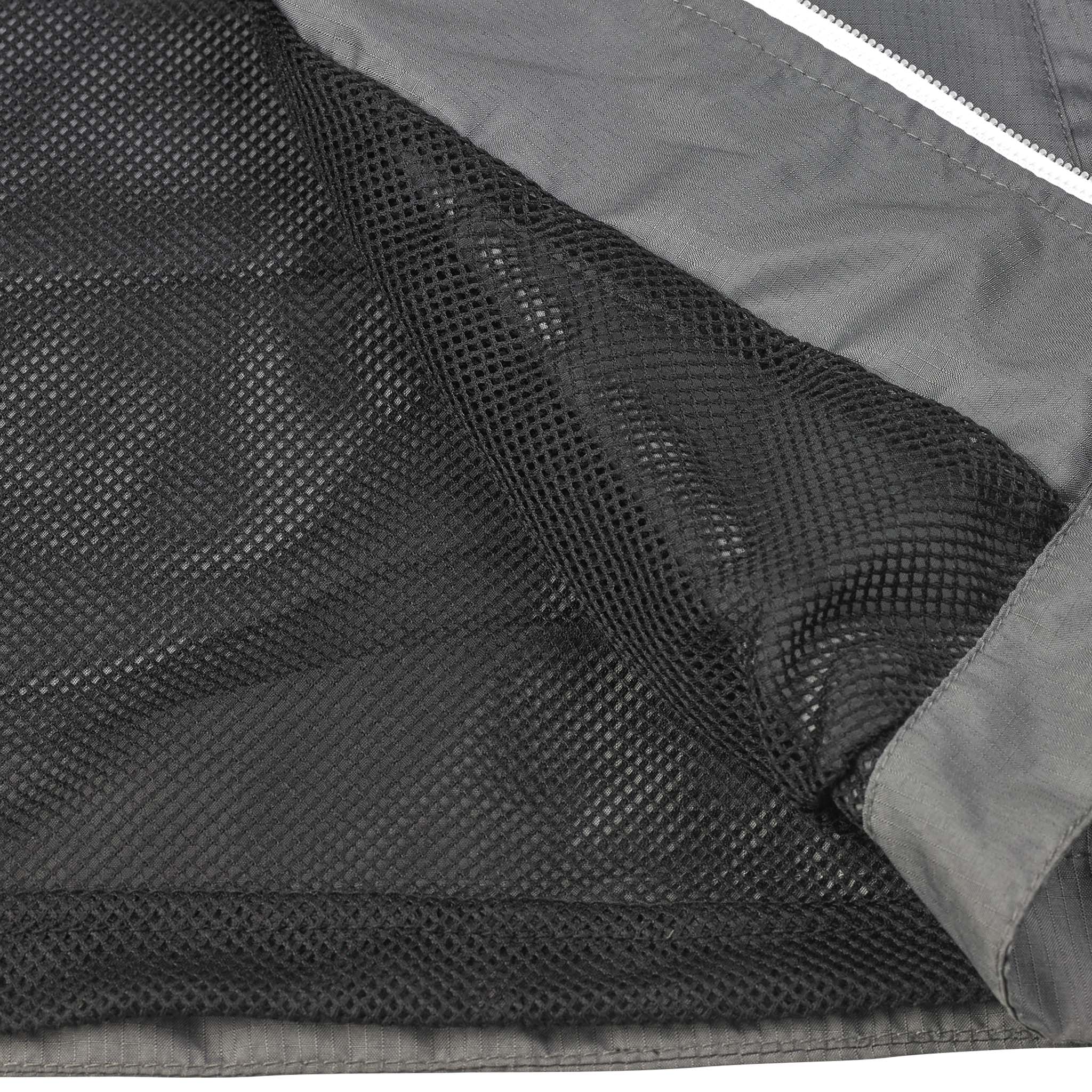 Nærbillede af grå Training jacket Spain v25, Match & Training wear, med sort mesh-foring og lynlåsdetalje.