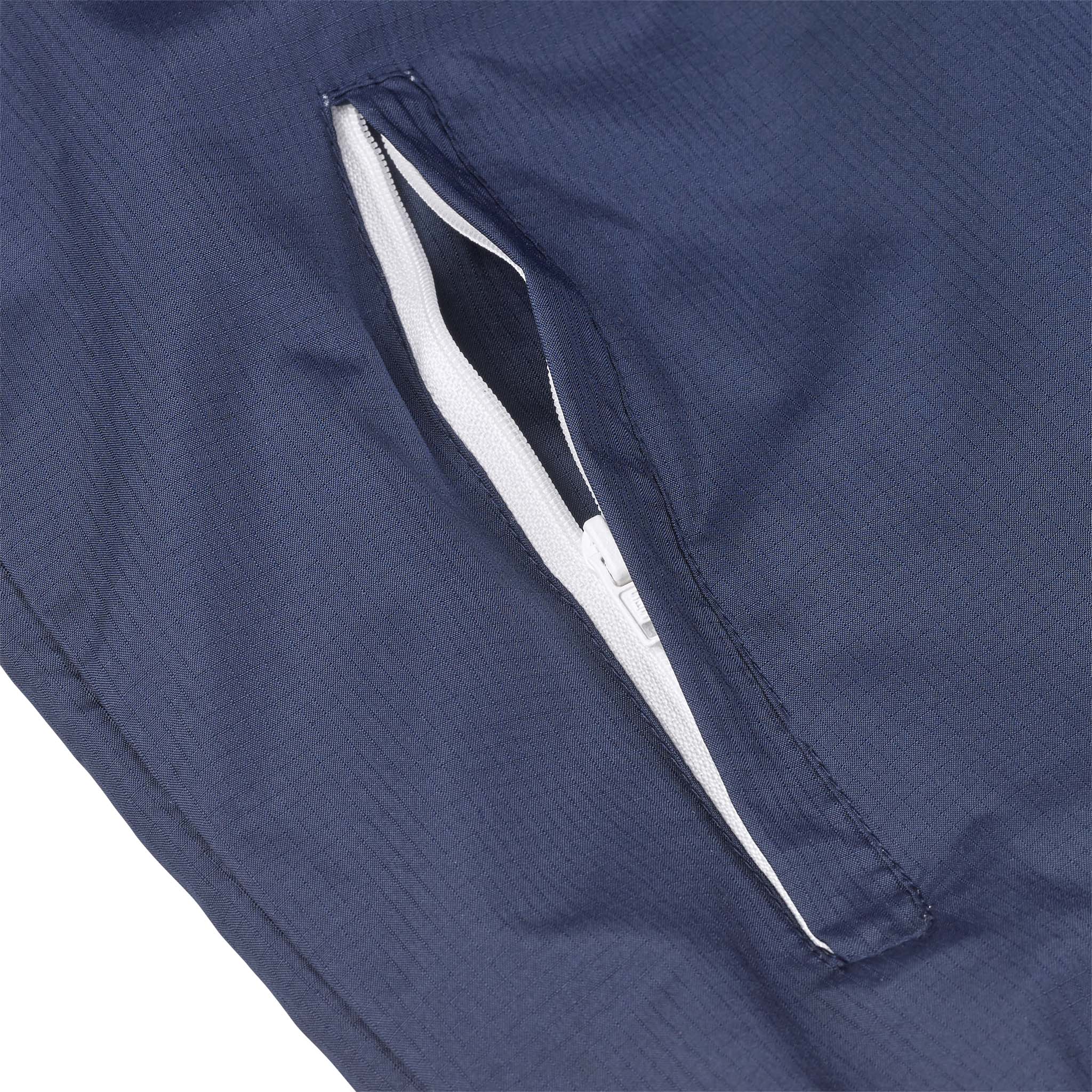 Closeup af marineblå Training jacket Spain v25 lynlåslomme med hvid lynlås, Match & Training wear