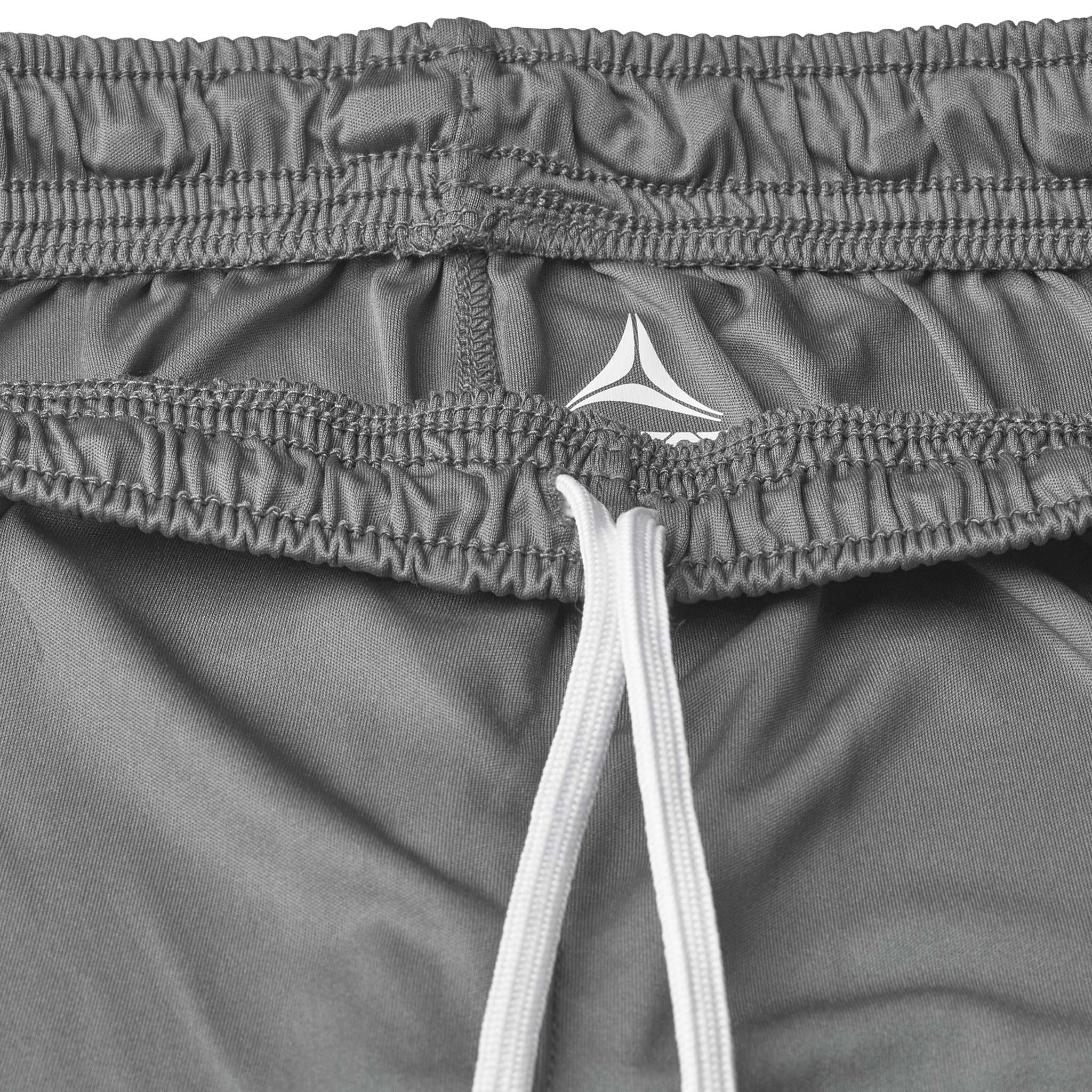 Nærbillede af grå Player shorts Spain v25, Match & Training wear, hvid snor og logo på linning