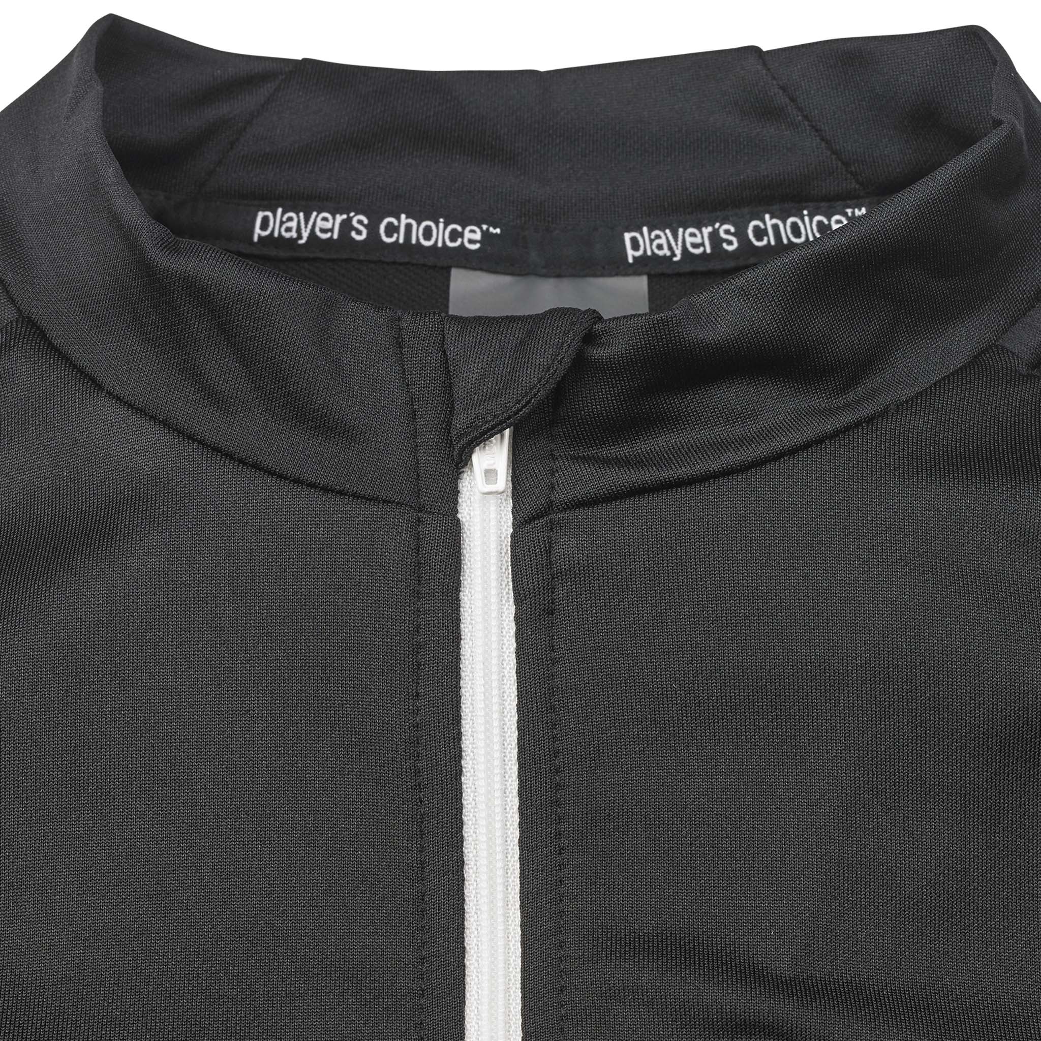Closeup af sort Training sweat 1/2 zip Spain v25, hvid lynlås og tekst i krave, Match & Training wear