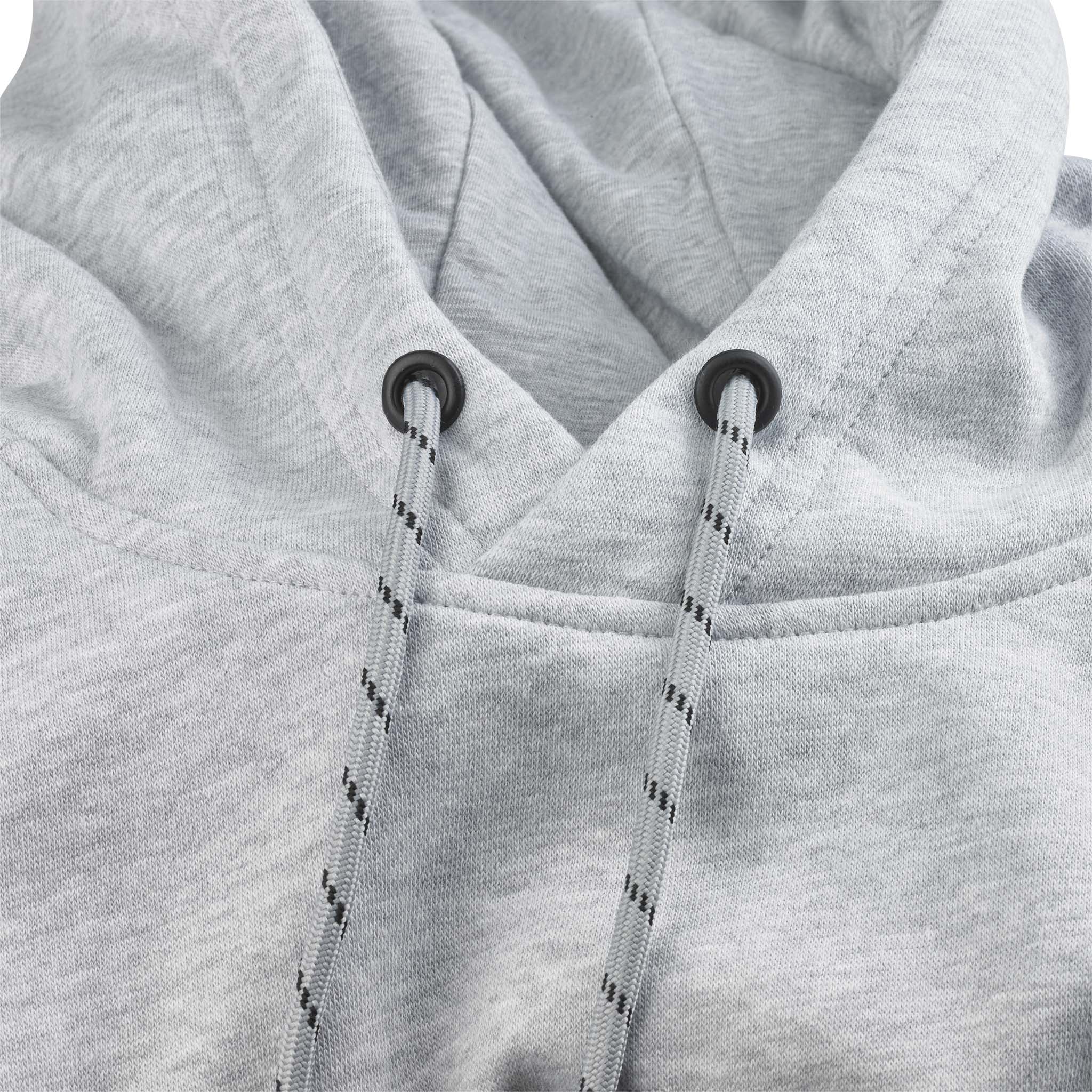 Nærbillede af grå Hoodie Oxford v25 fritidstøj med hætte, snøre og metaløjer.