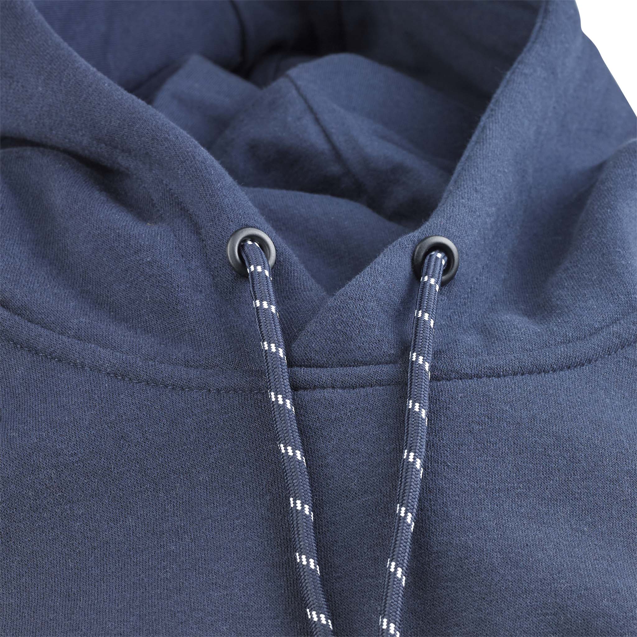 Nærbillede af marineblå Hoodie Oxford v25 fritidstøj, der viser hætte og snore med hvide detaljer.