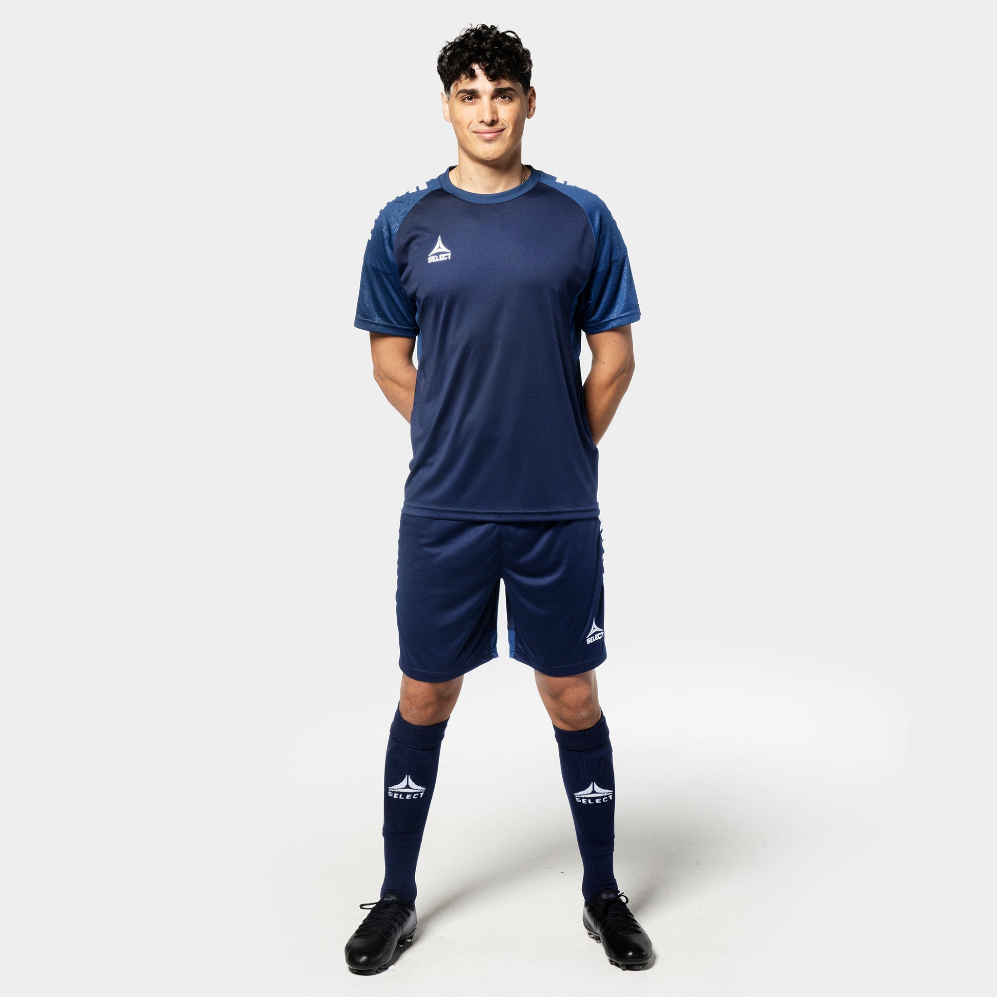 Mandlig fodboldspiller i navy Player shorts Spain v25, Match & Training wear, set forfra.