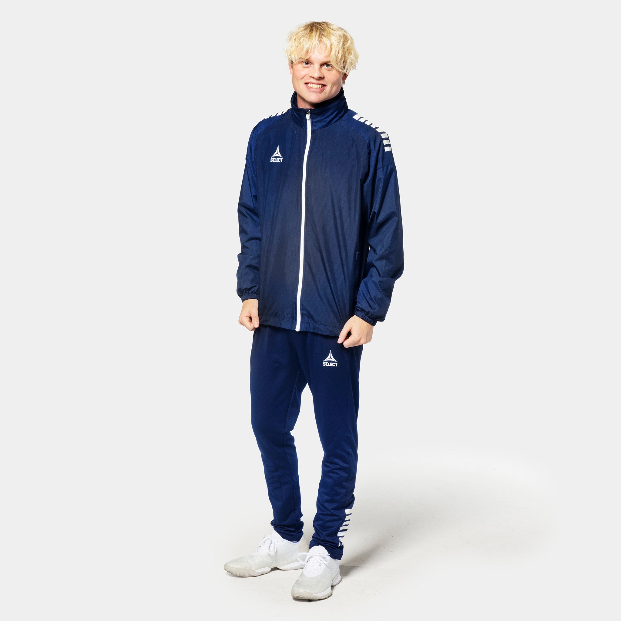 Mand i navy Training jacket Spain v25, Match & Training wear, med hvide detaljer, set forfra