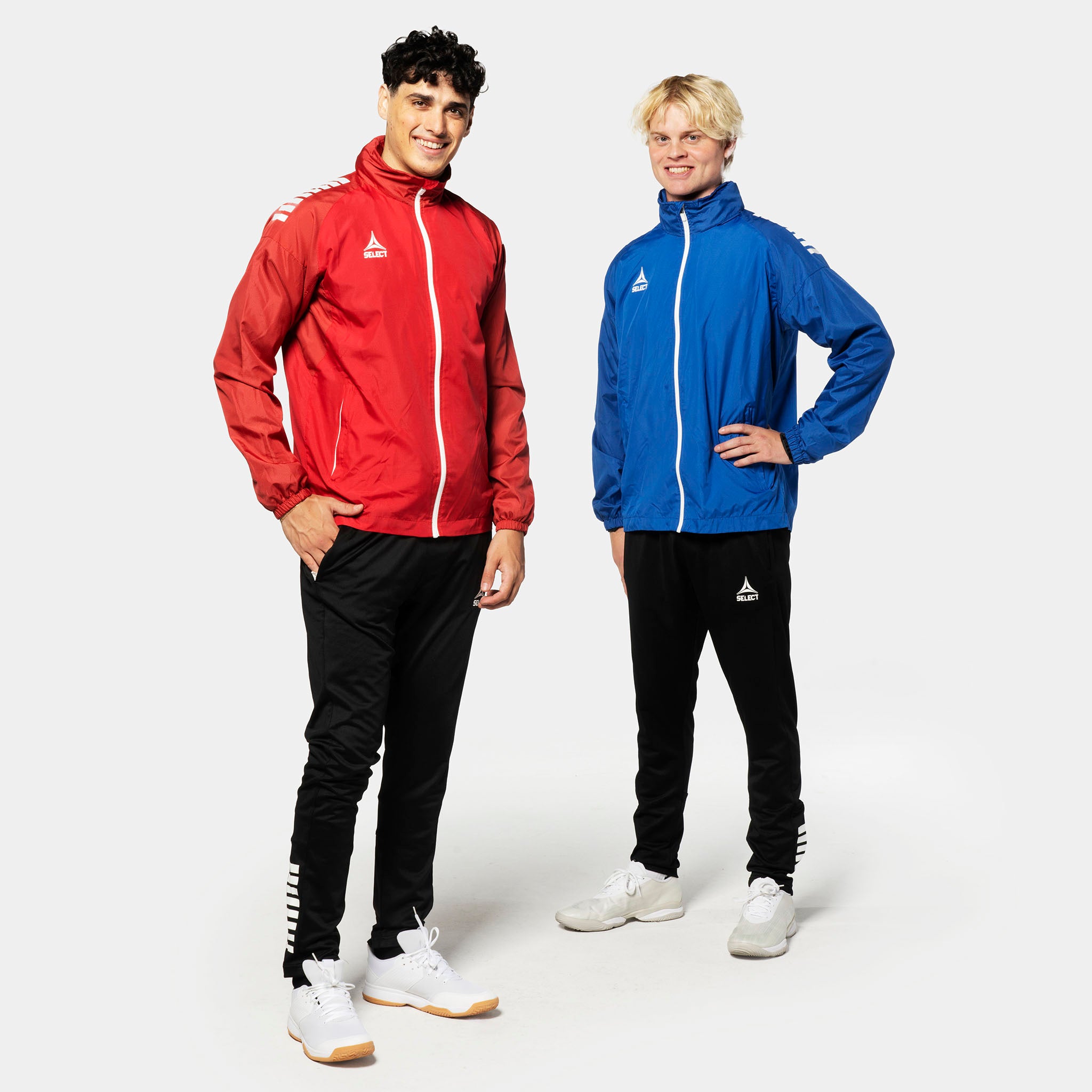 To mandlige fodboldspillere viser Training jacket Spain v25 i rød-hvid og blå-hvid, Match & Training wear.