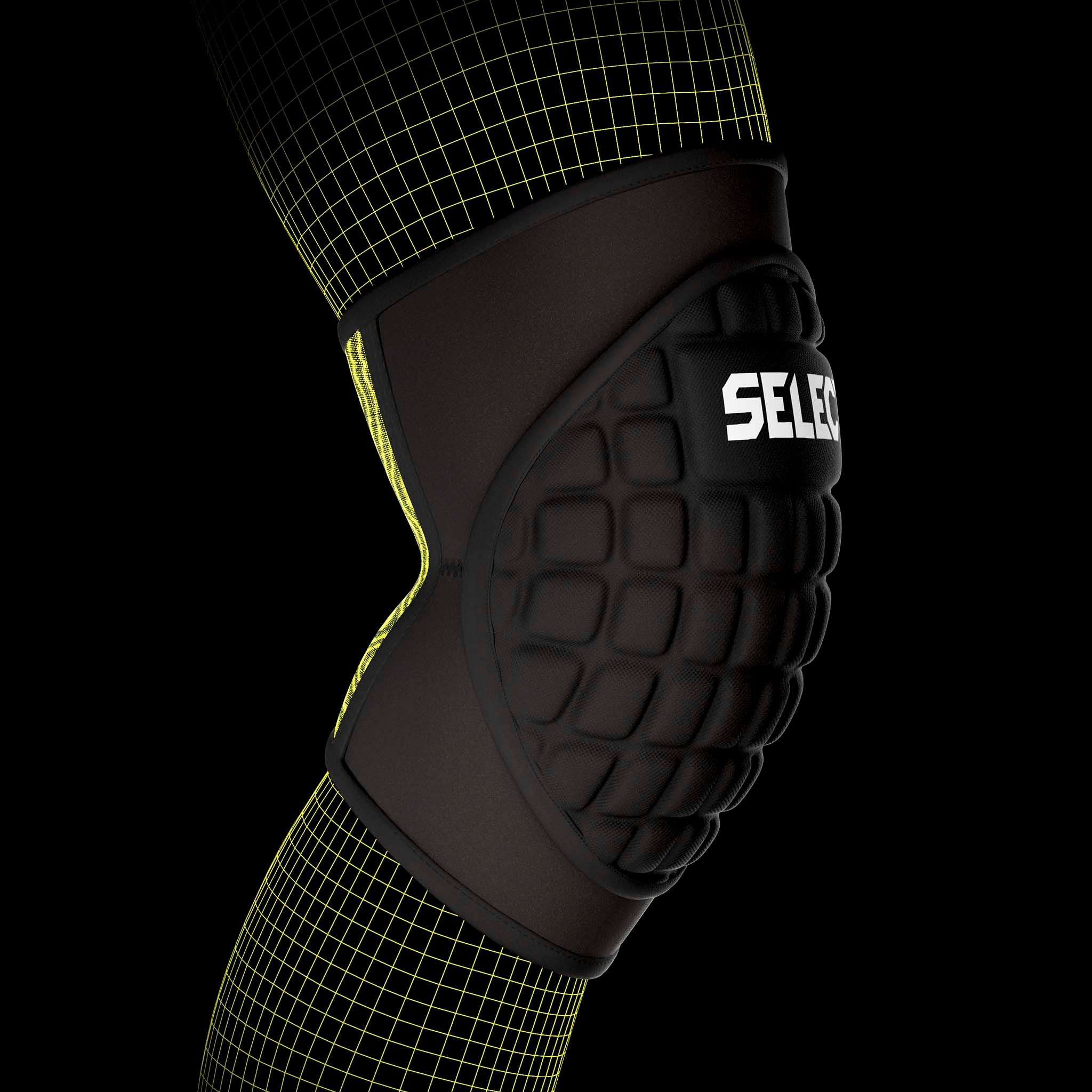 Knee Protection 2 sportsstøtte i sort med grønne og hvide detaljer, båret af en fodboldspiller.