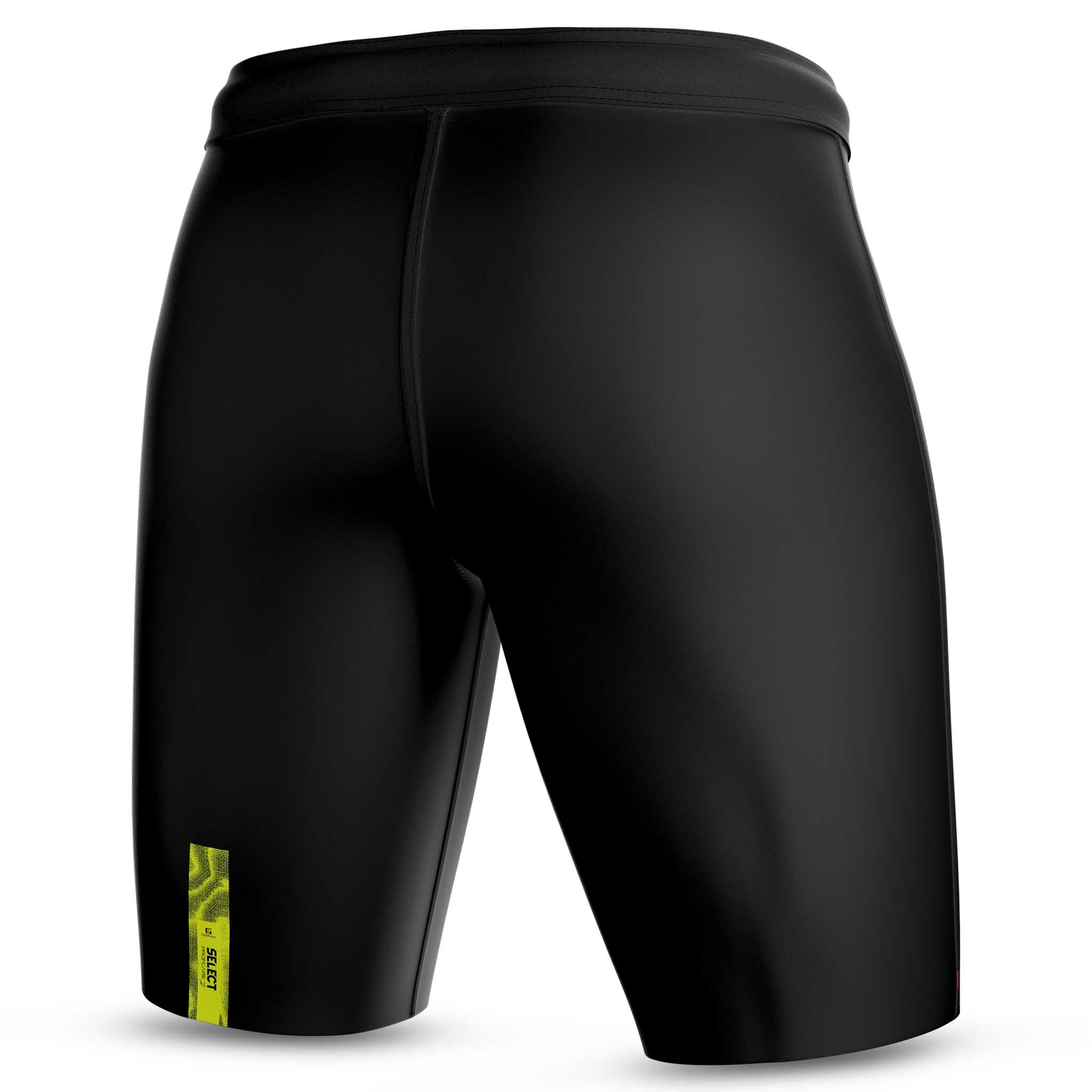 Sorte Thermal Shorts, sports support, set bagfra med gul logodetalje på venstre ben.