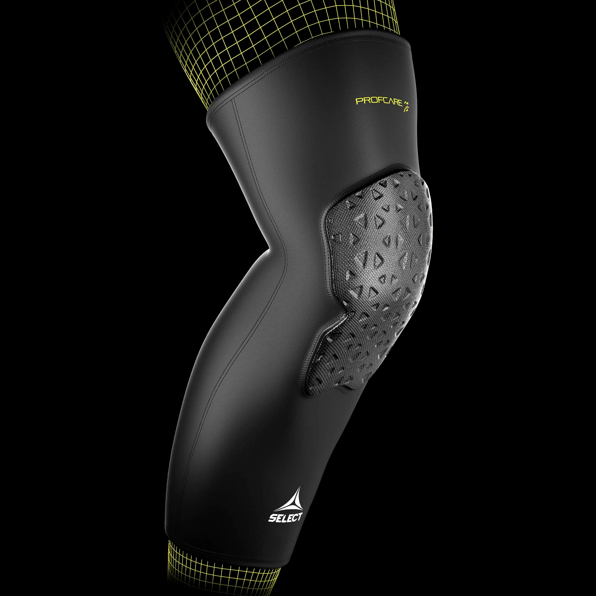Sort Compression knee support long 6253, Sports support, båret af en fodboldspiller, modelbillede