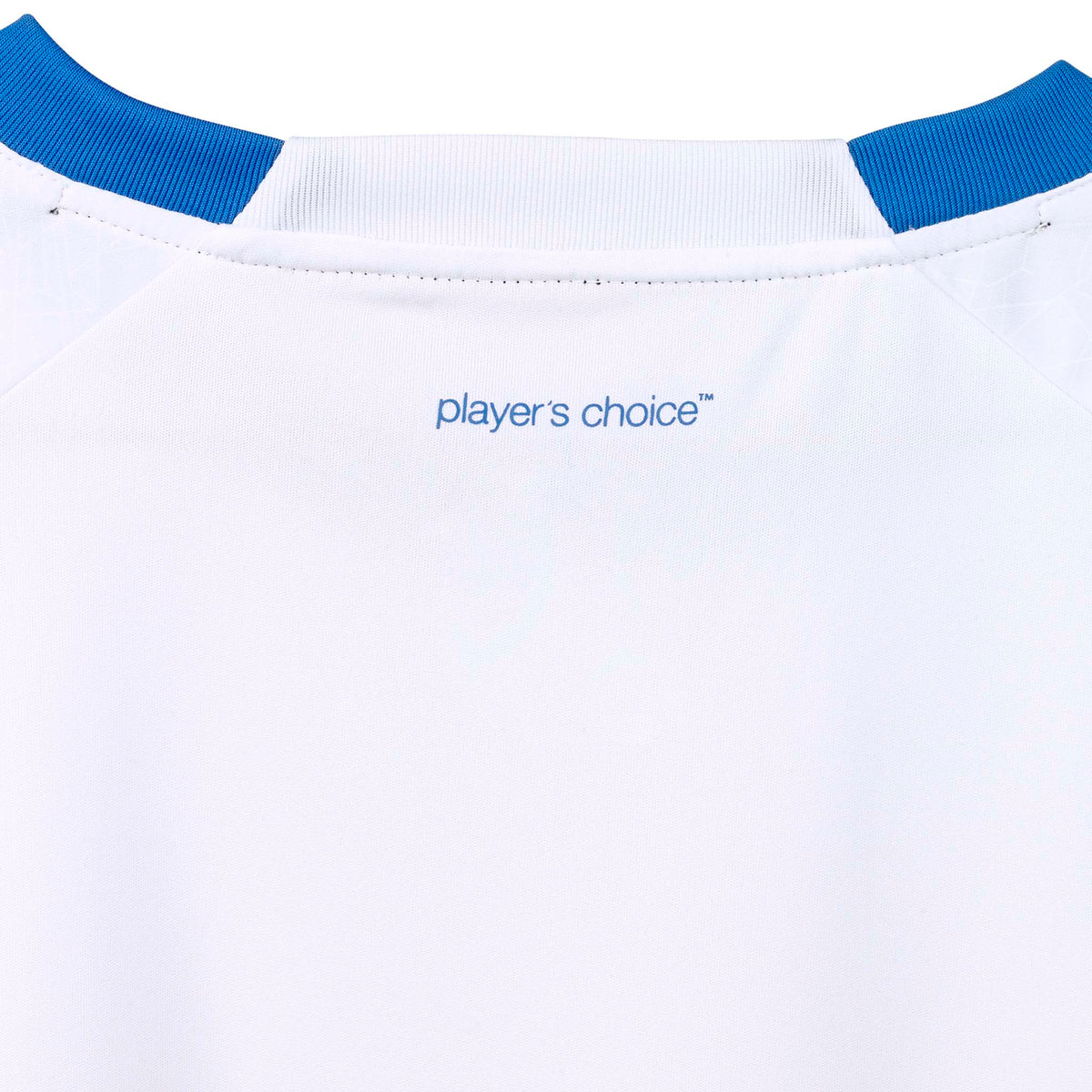 Nærbillede af hvid Player shirt S/S Spain woman v25 fodbold Match & Training wear med blå krave, "player's choice"-tekst